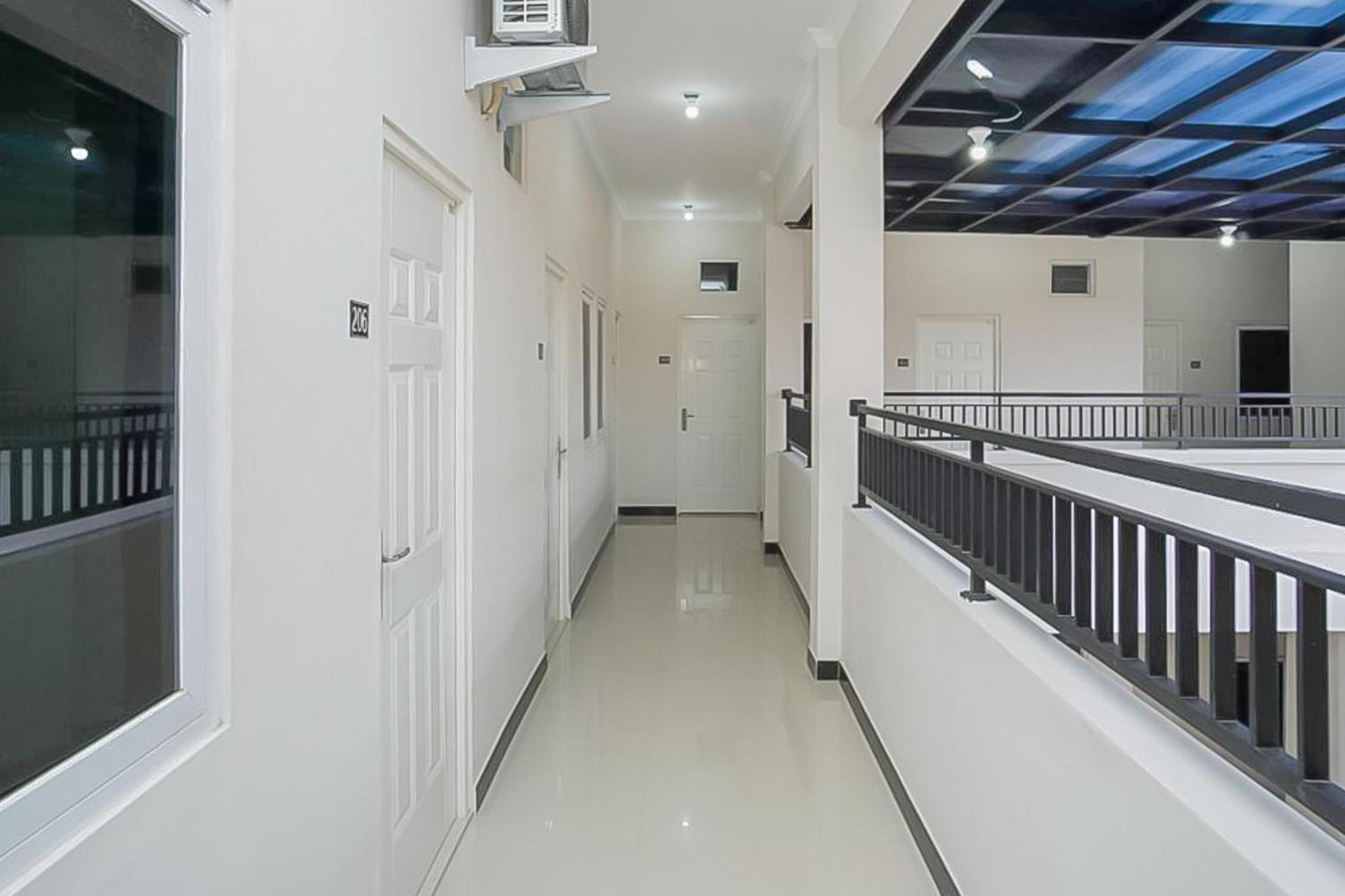 Waringin Guest House Tegal Mitra Reddoorz Exterior foto